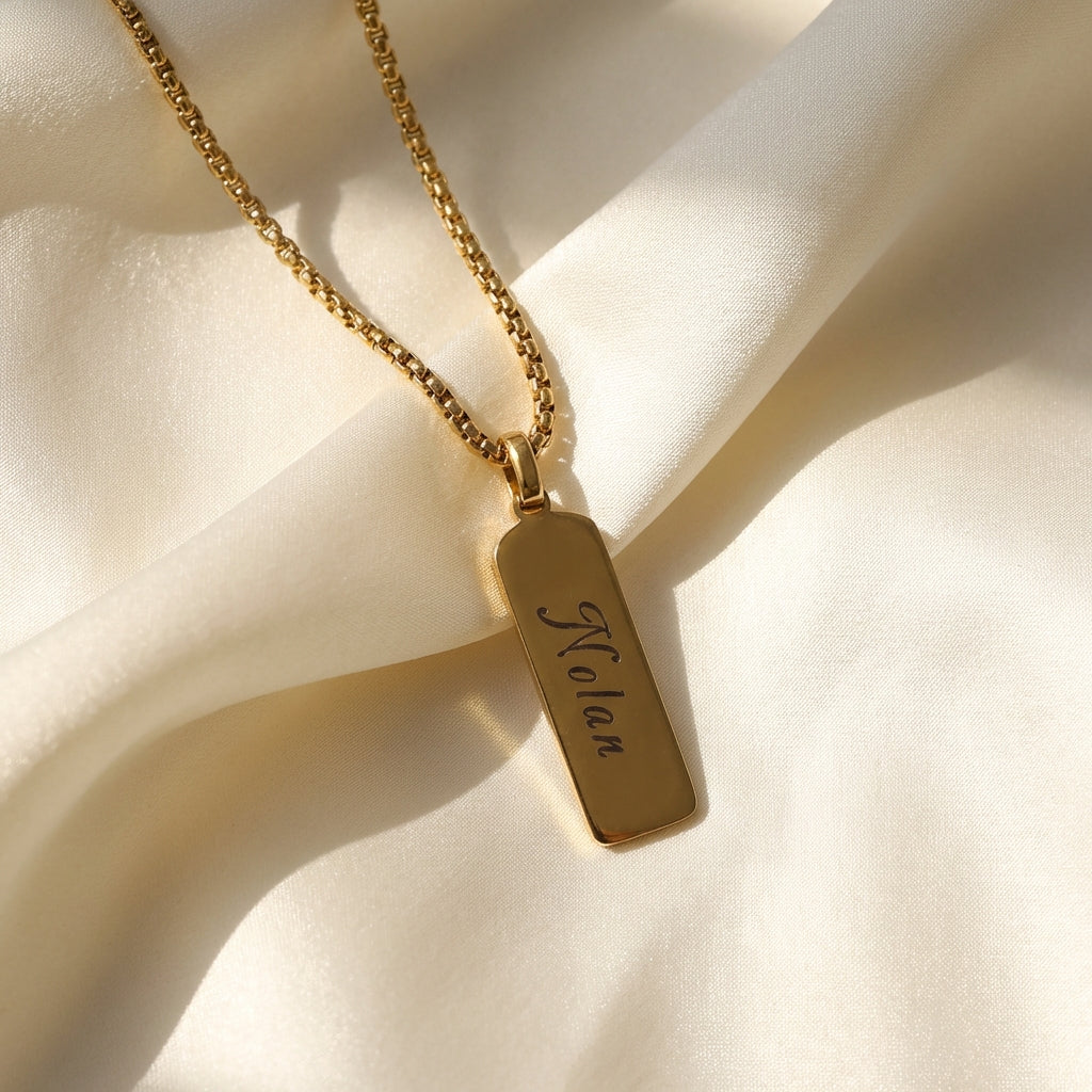 Collier rectangulaire à gravé