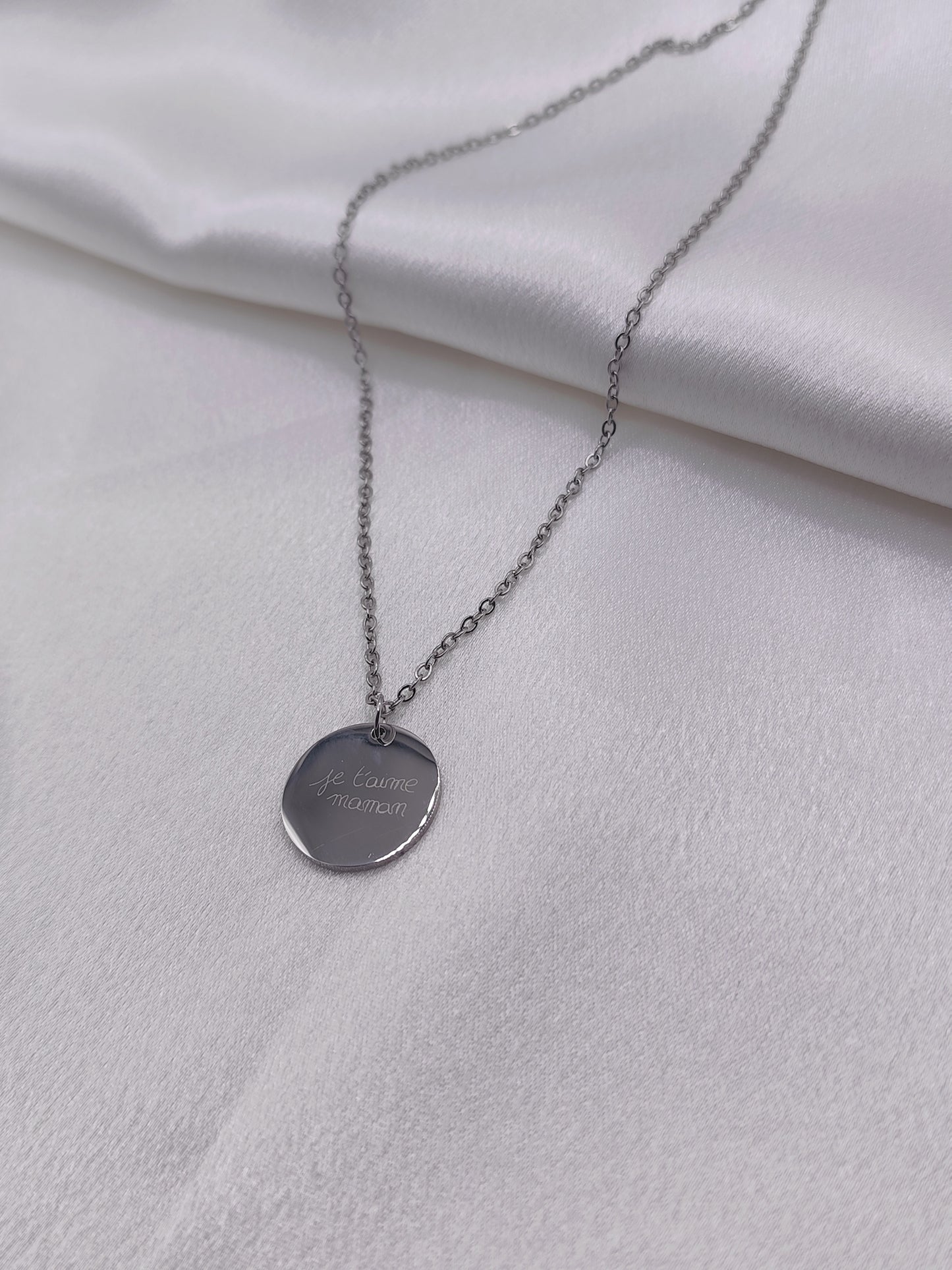 Collier médaille ronde gravé