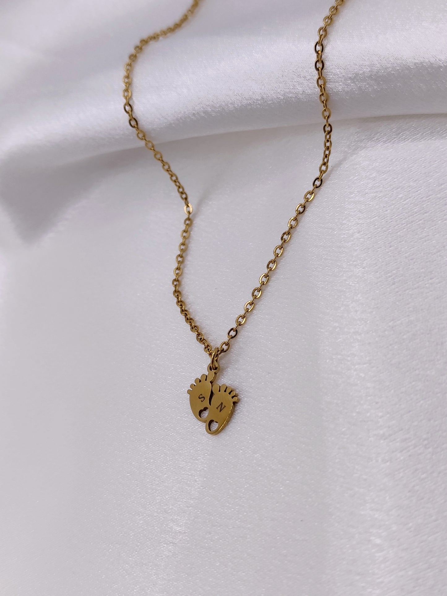 Collier petits pas gravé