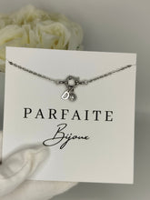 Charger l&#39;image dans la galerie, Collier lettre précieuse argenté
