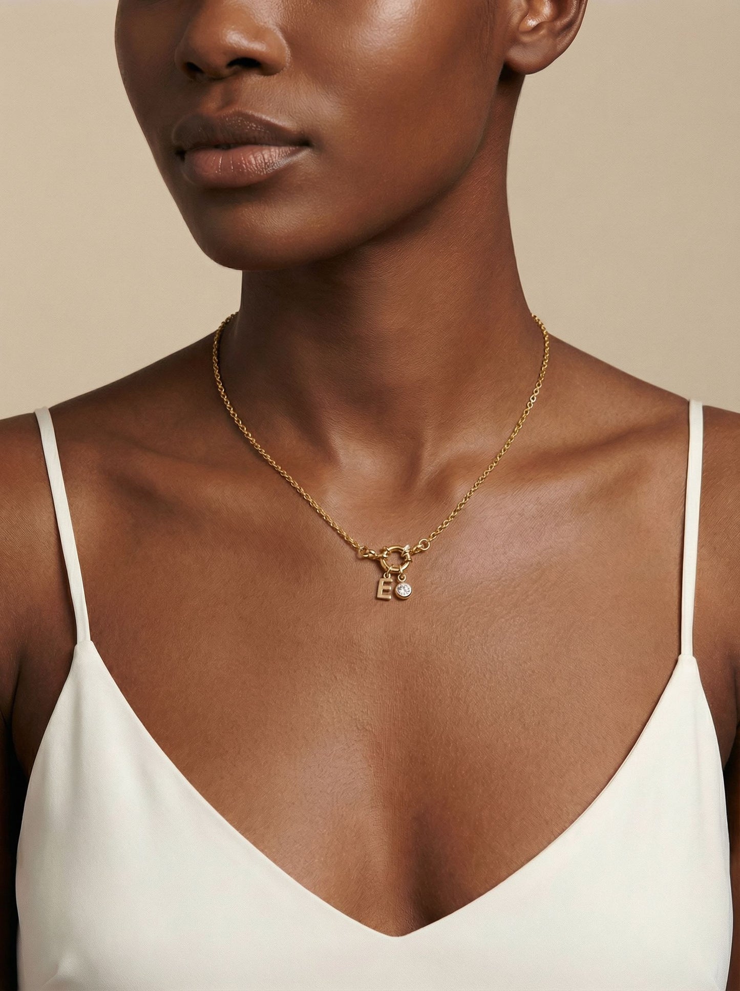 Collier lettre précieuse