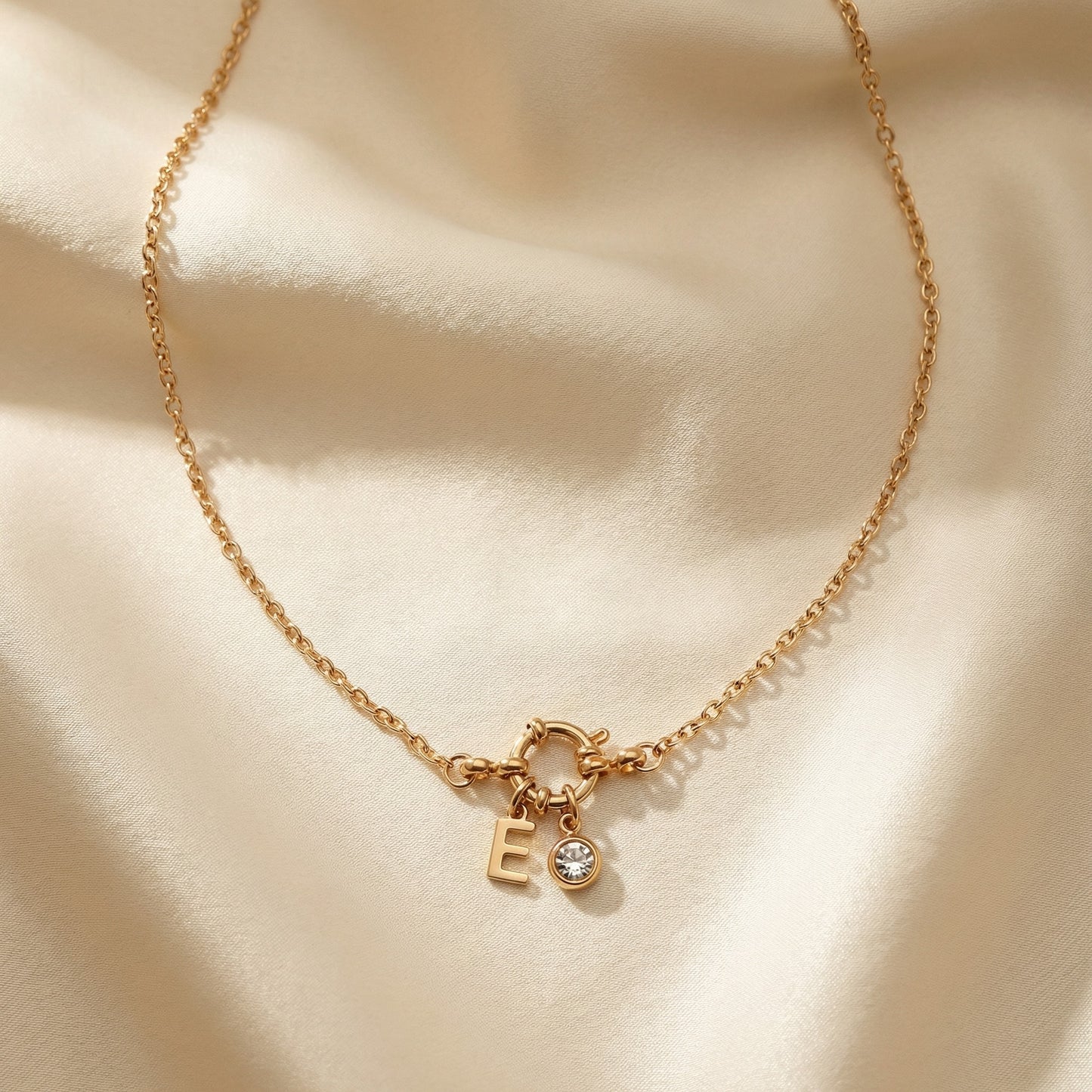 Collier lettre précieuse