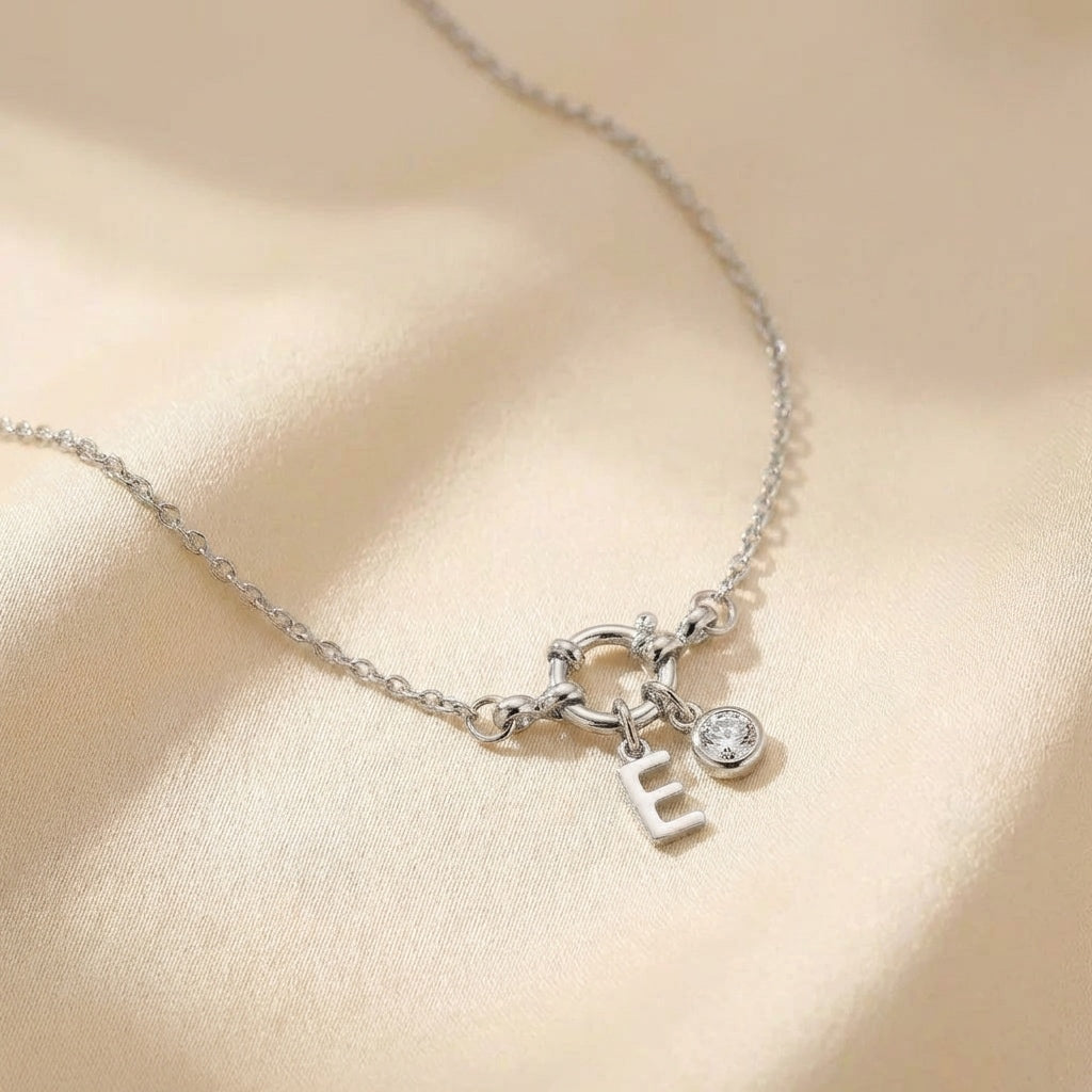 Collier lettre précieuse