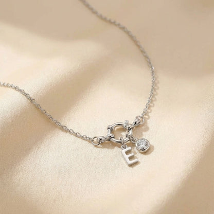 Collier lettre précieuse
